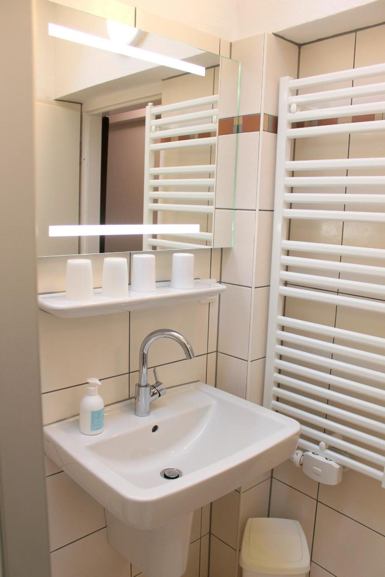 Wohnung 2 - G Pape - Schoene Terassenwohnung Mit Sep Ankleidezimmer, Kostenloses Wlan, Longstay Rabatt, Naehe Duenenpark เกรอมิทซ์ ภายนอก รูปภาพ